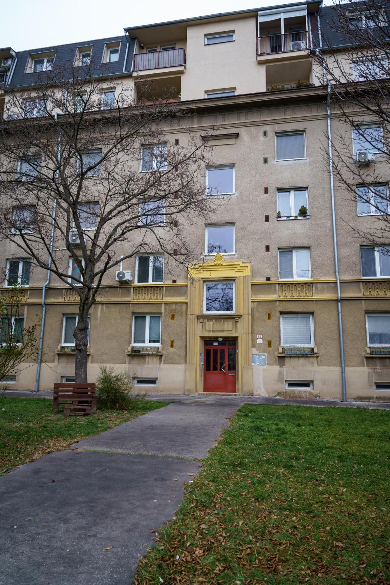 Spacious With A Fireplace In The * Pressburg