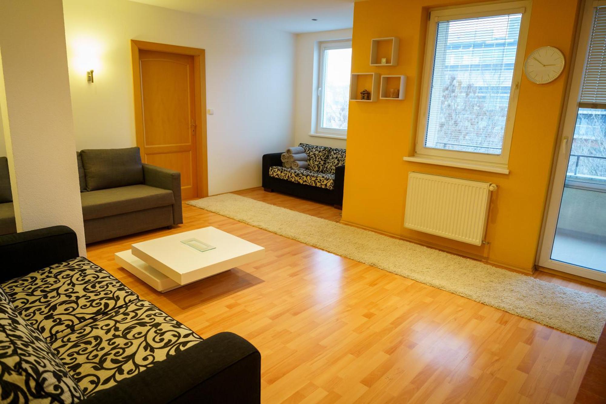 Spacious With A Fireplace In The * Pressburg