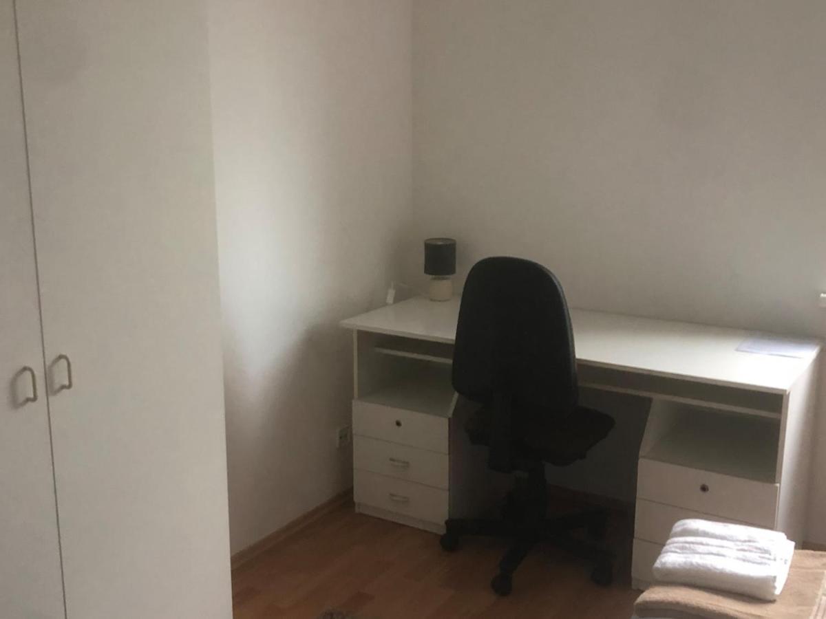 Spacious With A Fireplace In The Apartment *