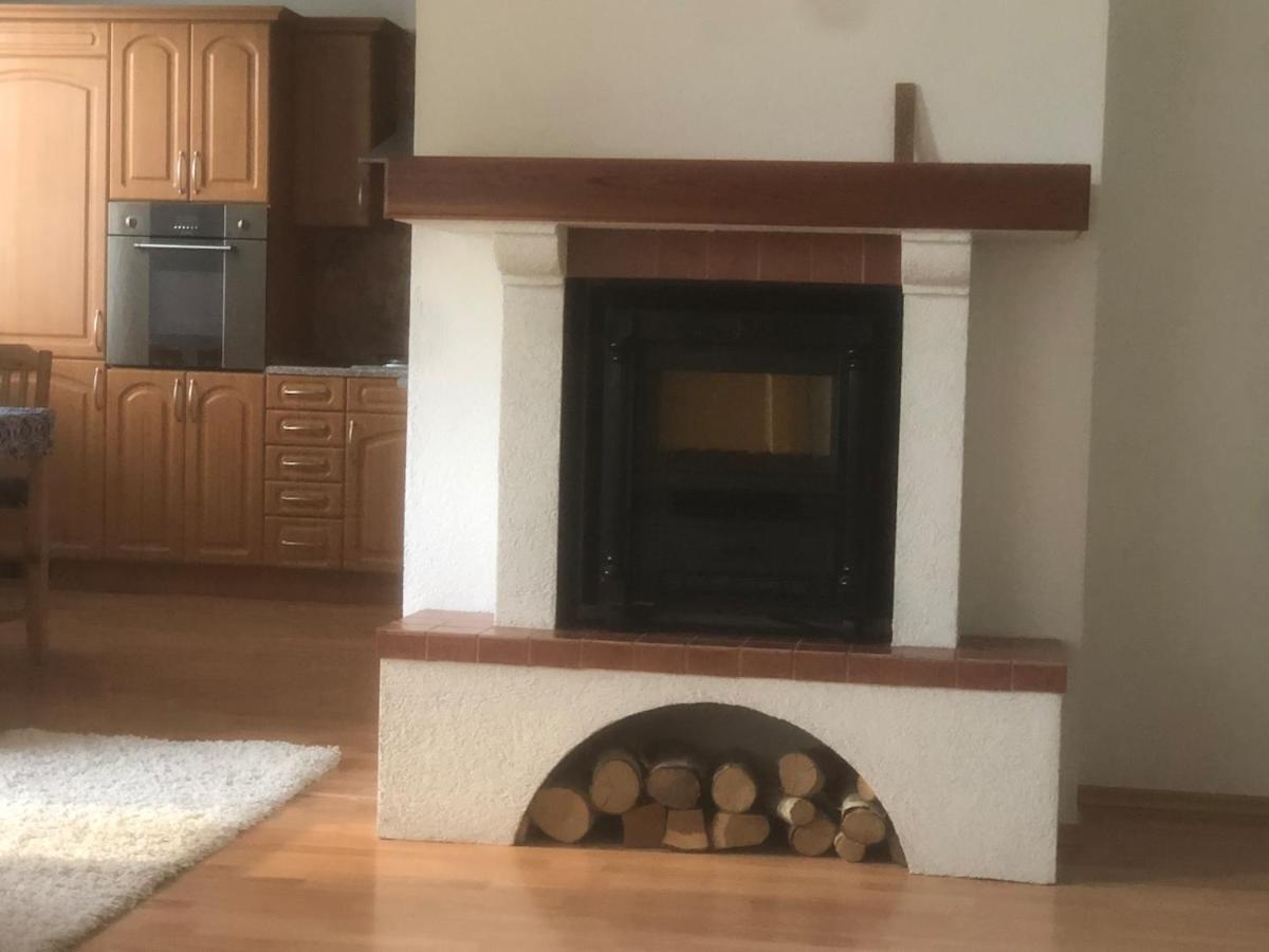 Spacious With A Fireplace In The