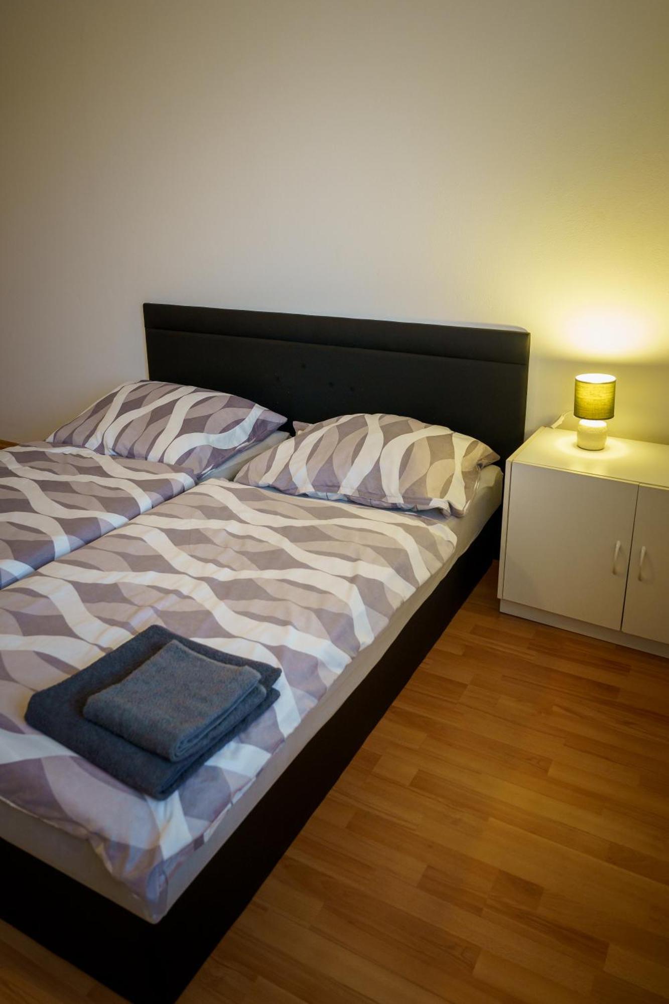 Spacious With A Fireplace In The *