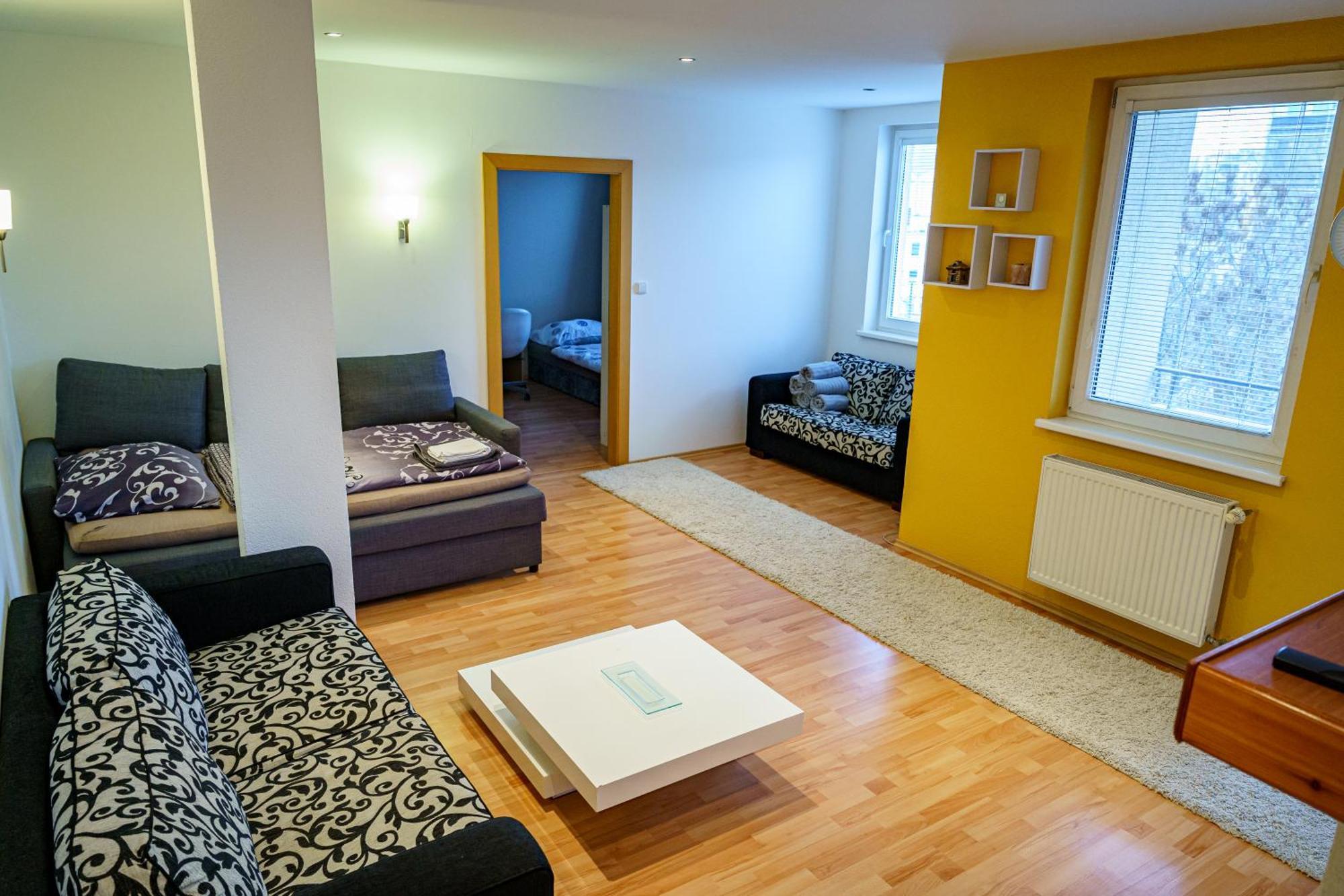 Spacious With A Fireplace In The